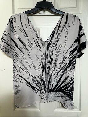 Bar lll V-Neck Short Sleeve Abstract Print Top